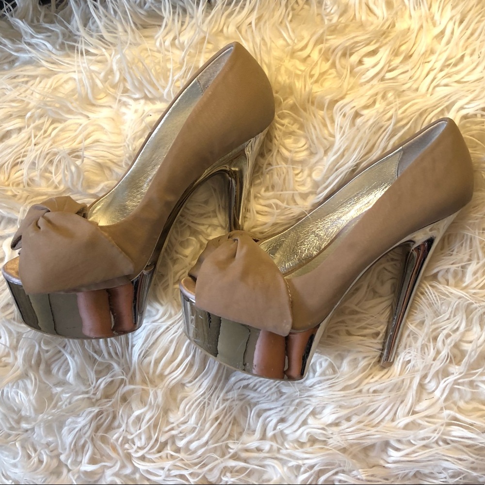 Steve Madden Taupe Mirrored Heels w/ Bow 🎀
